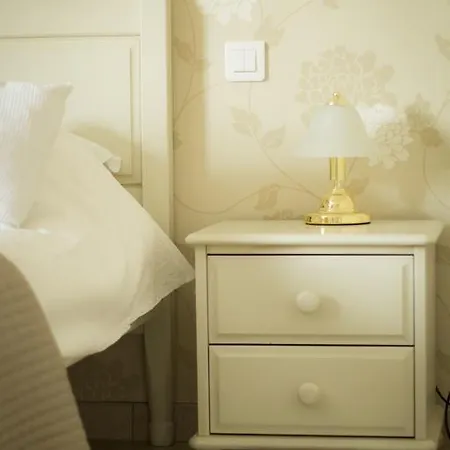 Le Grand Larrocq Bed and breakfast *