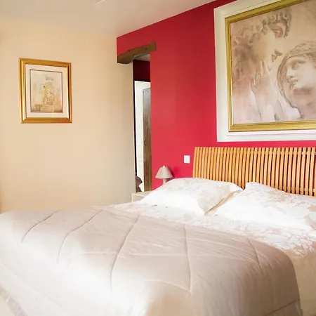Le Grand Larrocq Bed and breakfast